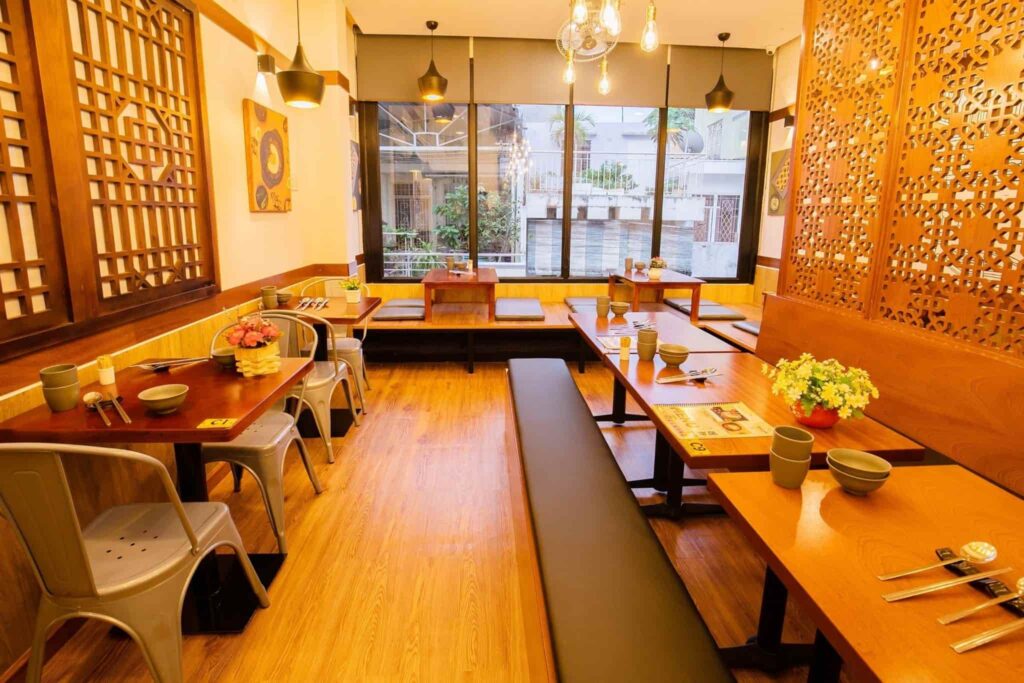 Nhân viên Hancook phục vụ tận tâm