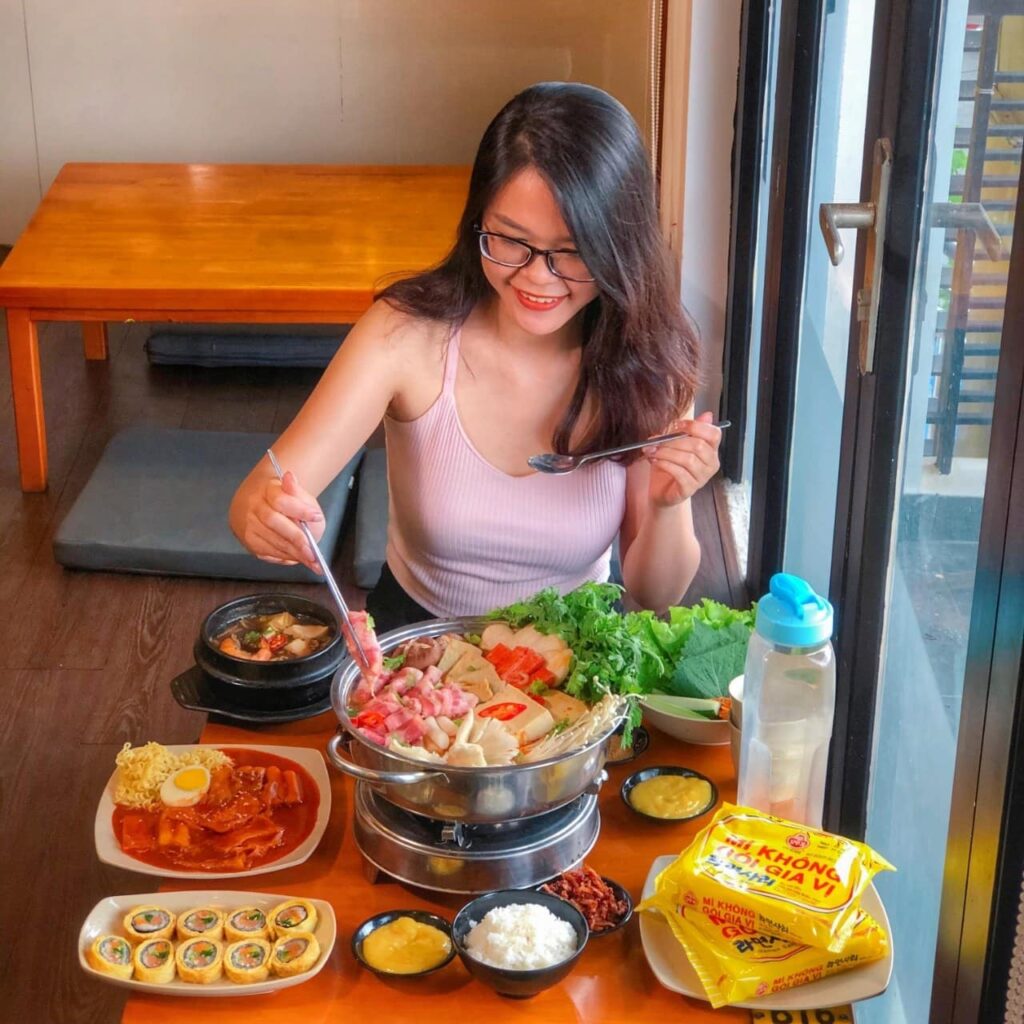 Món bánh gạo cay Tokbokki tại Hancook